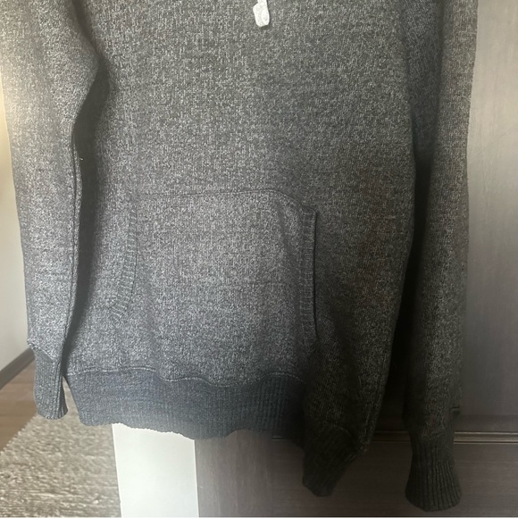 Nice sweater hoodie with pockets - Picture 3 of 5